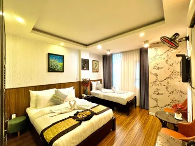 Phòng Deluxe ba người có view thành phố — DDA Hotel District 1- Bùi Viện-Đề Thám Walking Street