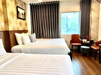 Suite gia đình hai giường có view thành phố — DDA Hotel District 1- Bùi Viện-Đề Thám Walking Street